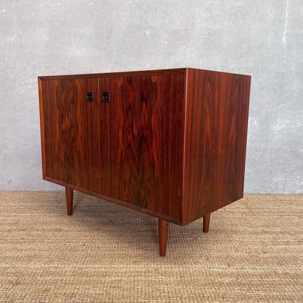 danish-designer-brouer-mobelfabrik-mid-century-cupboard-in-rosewood-4