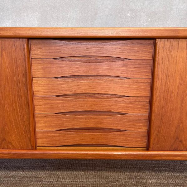 danish-designer-dyrlund-mid-century-sideboard-5