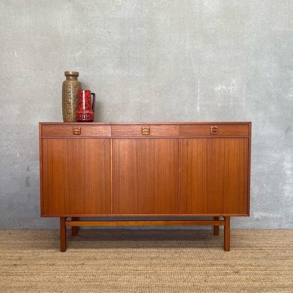 scandinavian-mid-century-sideboard-in-teak-4