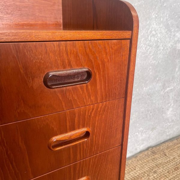 small-scandinavian-mid-century-drawers-4