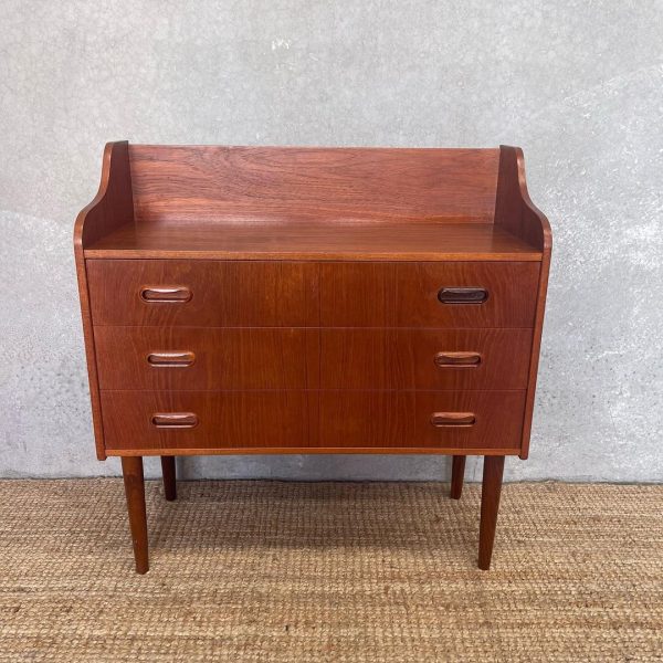 small-scandinavian-mid-century-drawers-8