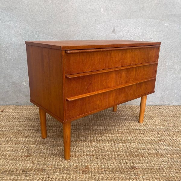 small-scandinavian-mid-century-drawers2-7