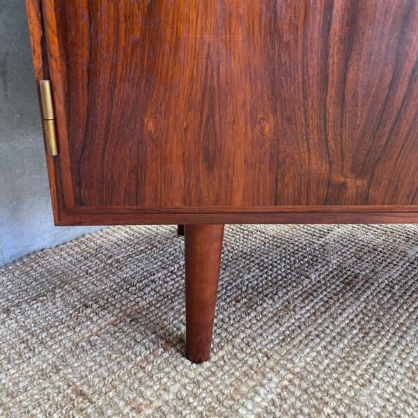 danish-mid-century-rosewood-sideboard-with-lockable-doors-5