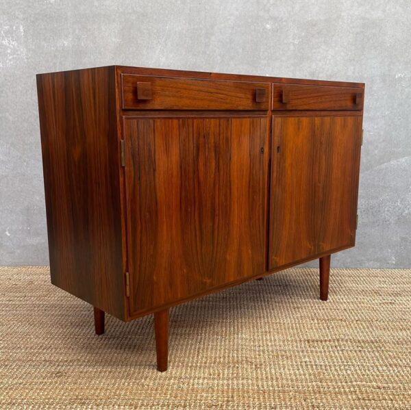 danish-mid-century-rosewood-sideboard-with-lockable-doors-7