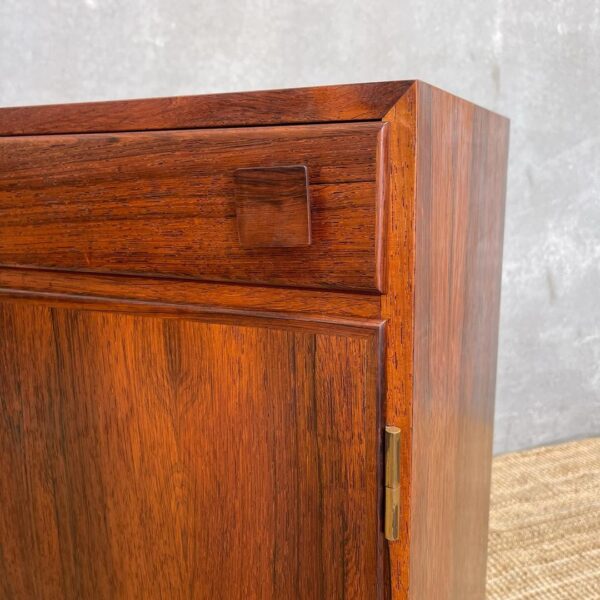 danish-mid-century-rosewood-sideboard-with-lockable-doors-8