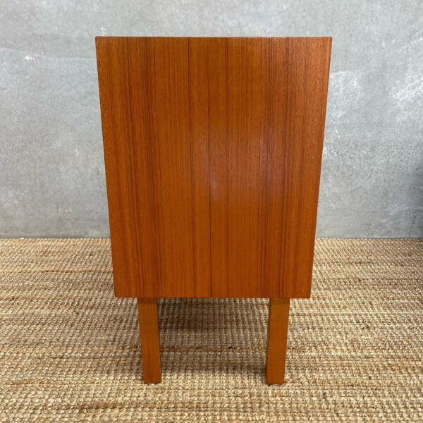 scandinavian-mid-century-1960s-drawers-bedside-table-by-broderna-gustafssons-mobelfabrik-3