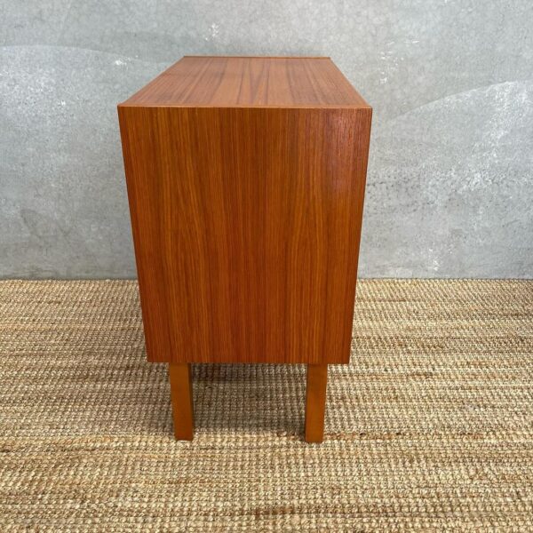 scandinavian-mid-century-1960s-drawers-bedside-table-by-broderna-gustafssons-mobelfabrik-4