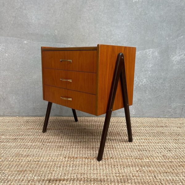 scandinavian-mid-century-drawers-bedside-table-3