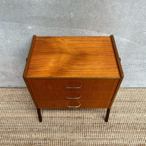 scandinavian-mid-century-drawers-bedside-table-4