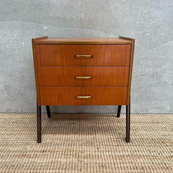 scandinavian-mid-century-drawers-bedside-table-5