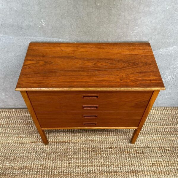 scandinavian-mid-century-drawers-bedside-table-in-teak-and-oak-2