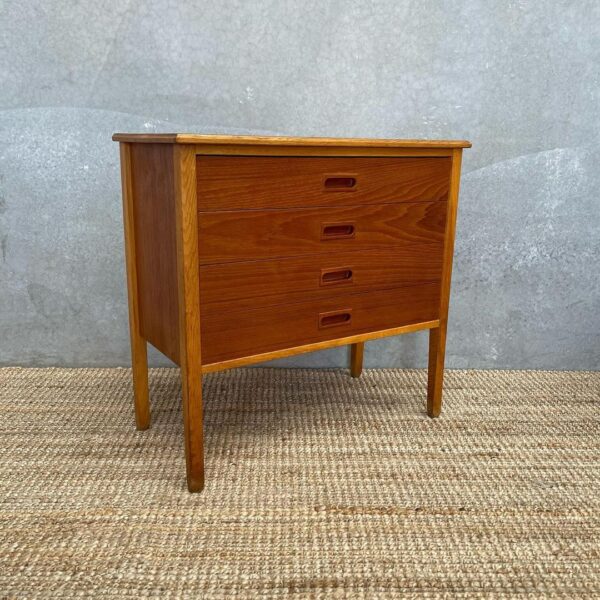 scandinavian-mid-century-drawers-bedside-table-in-teak-and-oak-3