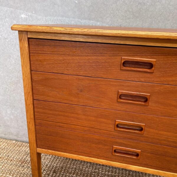 scandinavian-mid-century-drawers-bedside-table-in-teak-and-oak-4