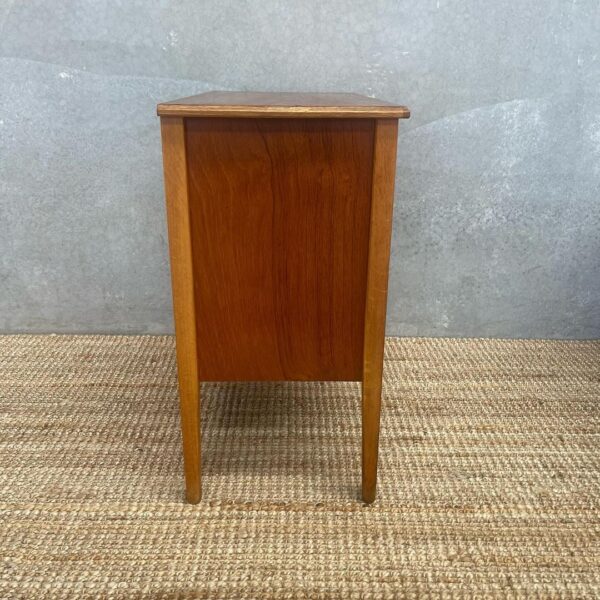 scandinavian-mid-century-drawers-bedside-table-in-teak-and-oak-7