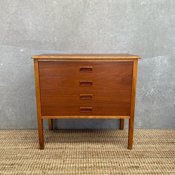 scandinavian-mid-century-drawers-bedside-table-in-teak-and-oak-8