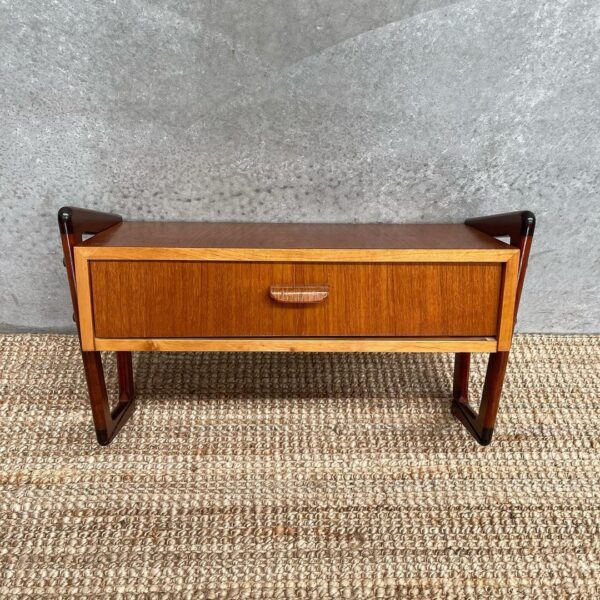 scandinavian-mid-century-floating-shelf-bedside-3