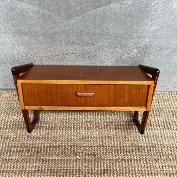 scandinavian-mid-century-floating-shelf-bedside-6