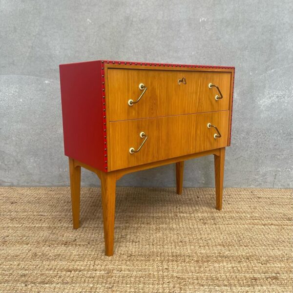 small-scandinavian-mid-century-drawers-2