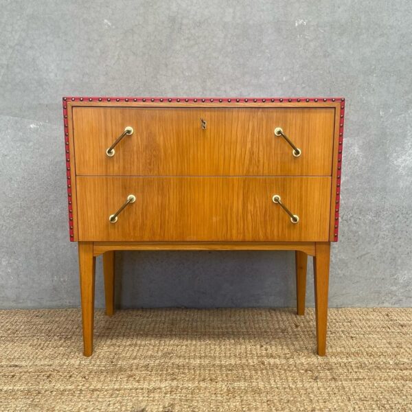 small-scandinavian-mid-century-drawers-7