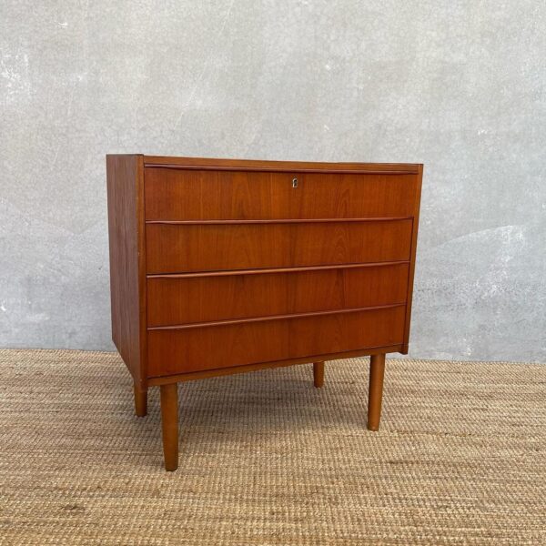 danish-mid-century-chest-of-drawers-in-teak-1