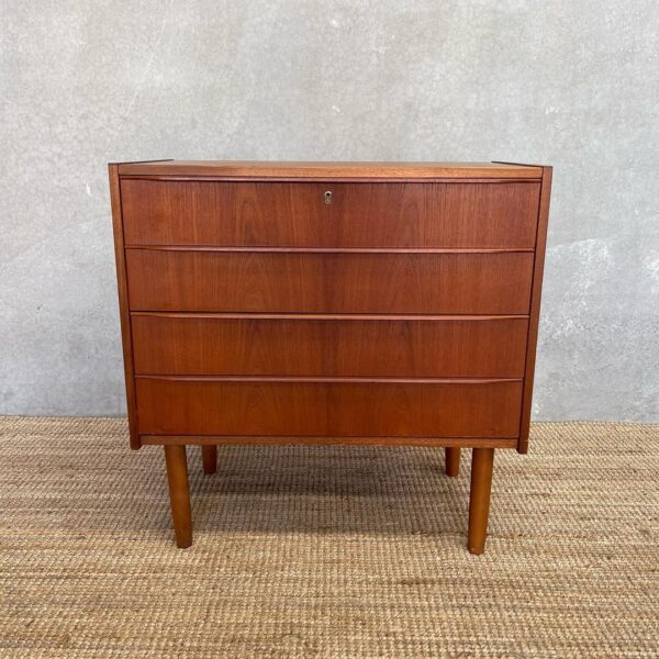 danish-mid-century-chest-of-drawers-in-teak-5