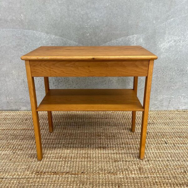 scandinavian-mid-century-bedside-table-in-oak-1