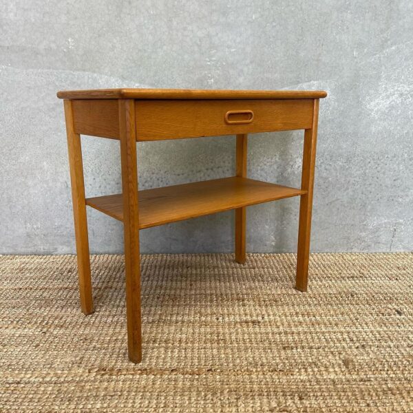 scandinavian-mid-century-bedside-table-in-oak-2