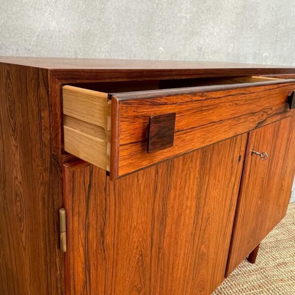 danish-mid-century-rosewood-sideboard (2)