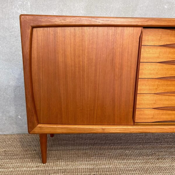 large-danish-designer-dyrlund-sideboard-in-teak (10)