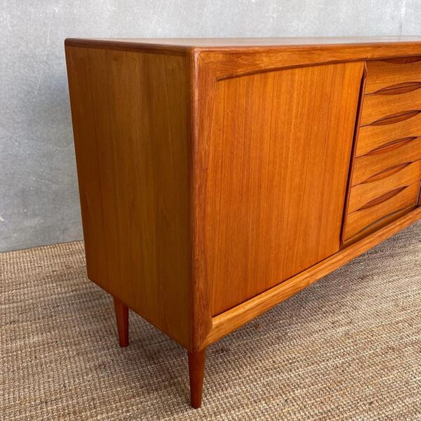 large-danish-designer-dyrlund-sideboard-in-teak (6)