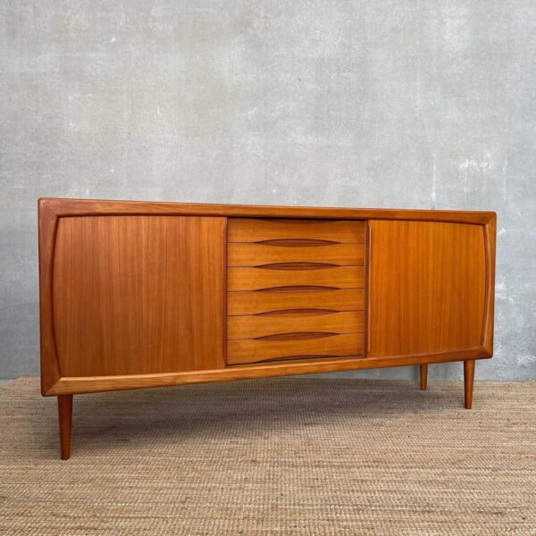 large-danish-designer-dyrlund-sideboard-in-teak (7)