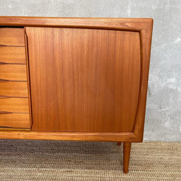 large-danish-designer-dyrlund-sideboard-in-teak (8)