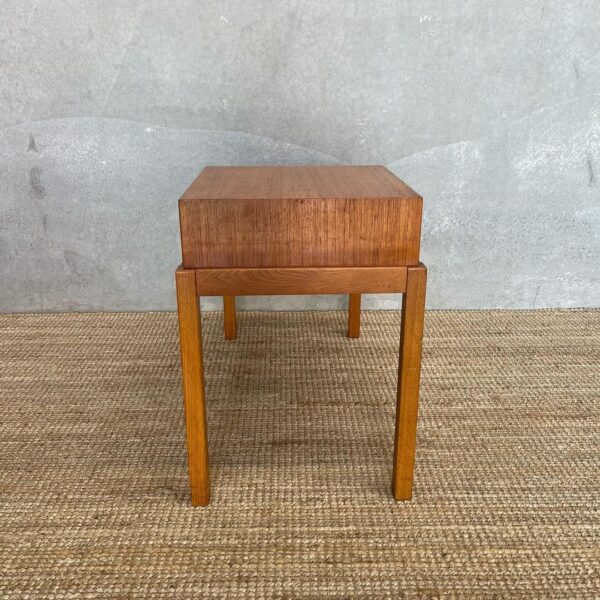 scandinavian-mid-century-telephone-table (5)