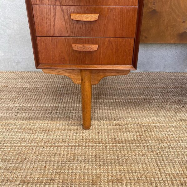 scandinavian-mid-century-desk-in-teak-and-oak (1)