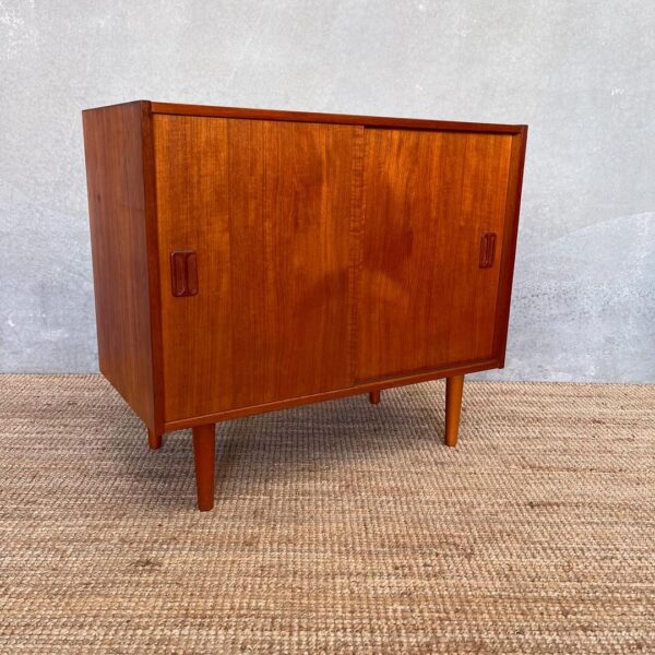 small-scandinavian-mid-century-cabinet-cupboard (5)