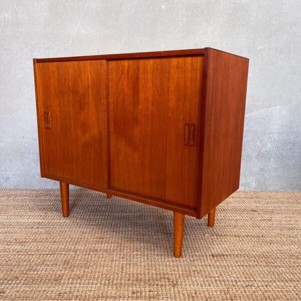 small-scandinavian-mid-century-cabinet-cupboard (7)