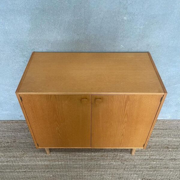 swedish-mid-century-designer-cupboard-in-oak (4)