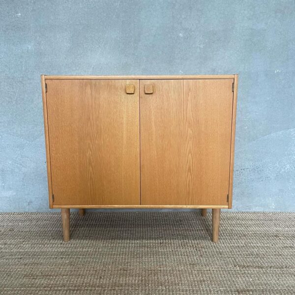 swedish-mid-century-designer-cupboard-in-oak (7)