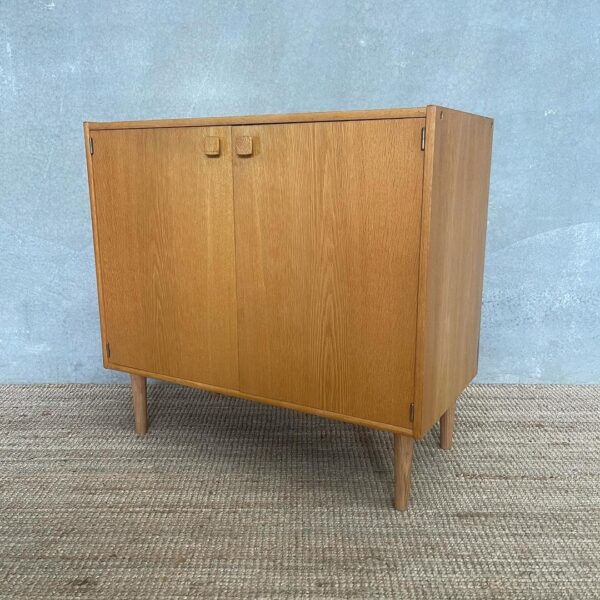 swedish-mid-century-designer-cupboard-in-oak (9)