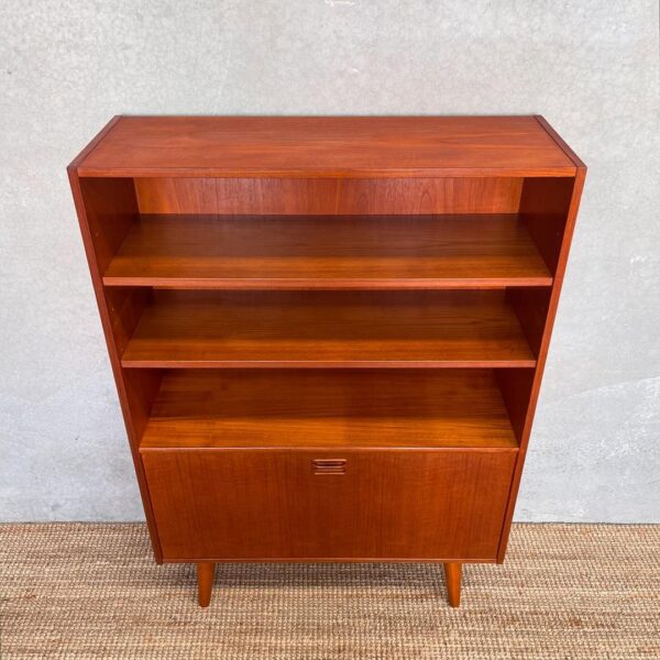 Scandinavian Mid-Century Bookshelf in Teak (3)