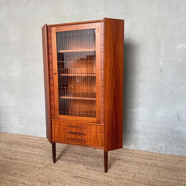 danish-mid-century-corner-cabinet-2 (3)