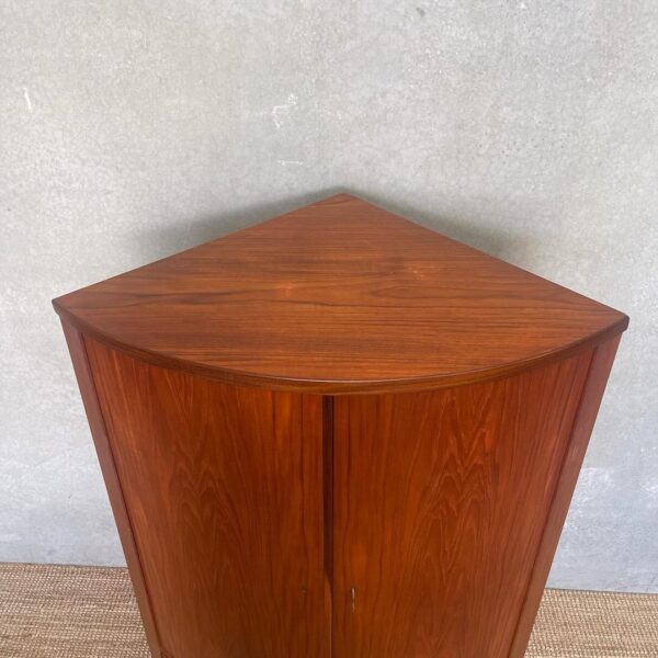 danish-mid-century-corner-cabinet-copy (4)