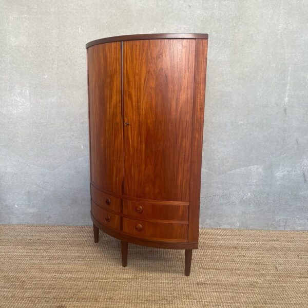 danish-mid-century-corner-cabinet-copy (5)