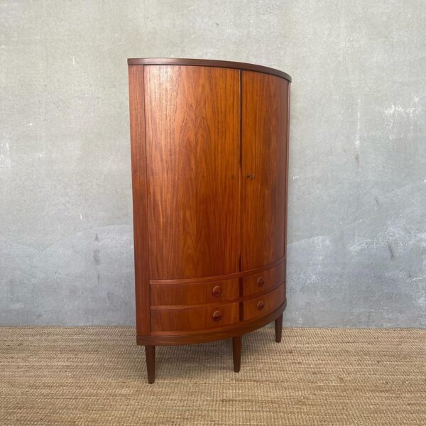 danish-mid-century-corner-cabinet-copy (6)