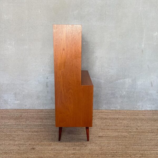 scandinavian-mid-century-bookshelf (5)