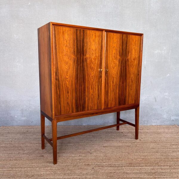 scandinavian-mid-century-rosewood-cabinet (2)