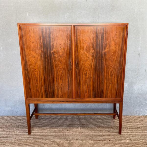 scandinavian-mid-century-rosewood-cabinet (3)