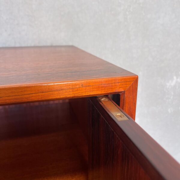 scandinavian-mid-century-rosewood-cabinet (5)