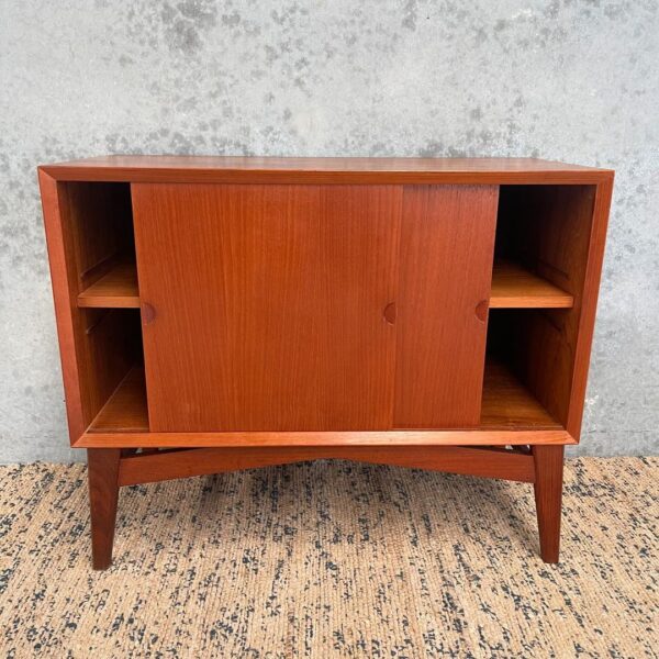 small-danish-designer-mid-century-cupboard (3)