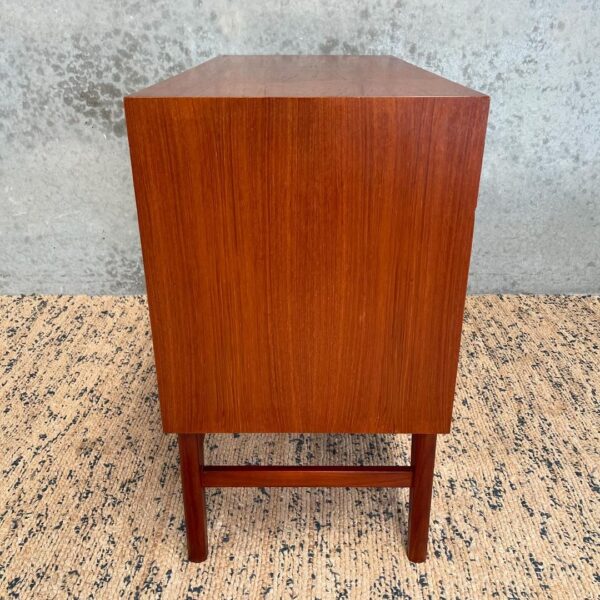 small-danish-designer-mid-century-cupboard (4)